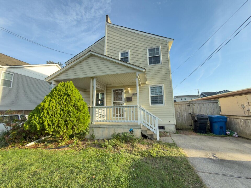 722 16th St in Virginia Beach, VA - Building Photo