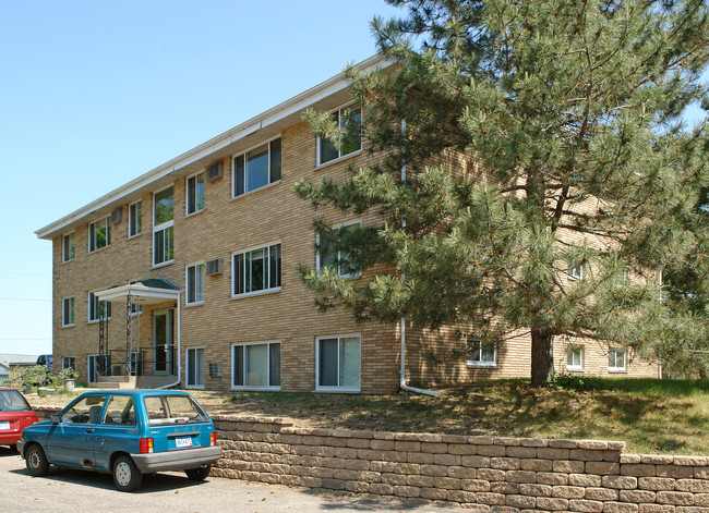 Raymond Place Apartments in St. Paul, MN - Building Photo - Building Photo