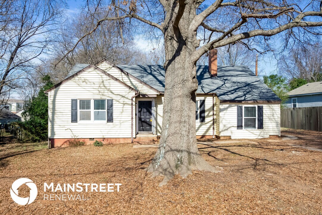 1130 Mona Dr in Charlotte, NC - Building Photo