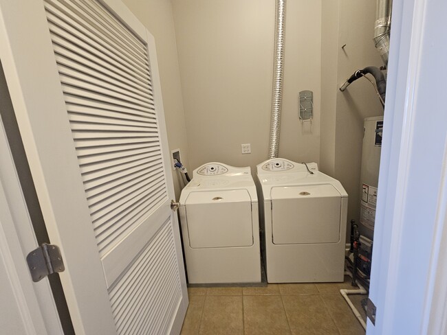 1781 Tudor Ln, Unit 303 in Northbrook, IL - Foto de edificio - Building Photo