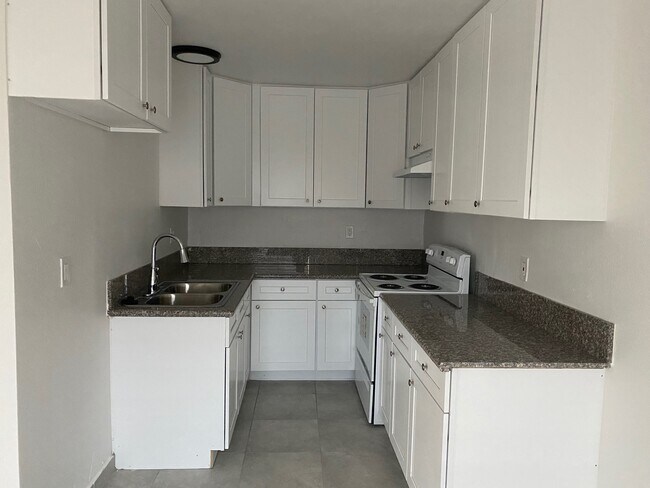 13939 Oxnard St, Unit 10 photo'