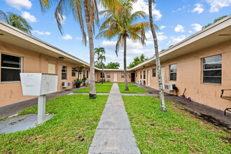 821-825 NW 10th Terrace in Fort Lauderdale, FL - Building Photo - Building Photo