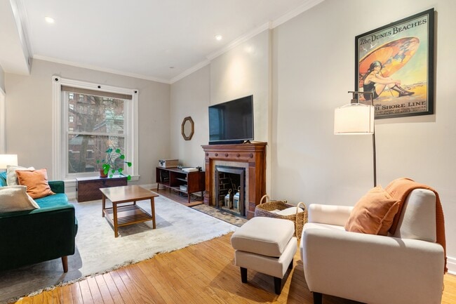 50 E Cedar St, Unit #2 in Chicago, IL - Building Photo - Building Photo