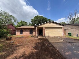 16114 Lazy Ridge Rd in Houston, TX - Building Photo