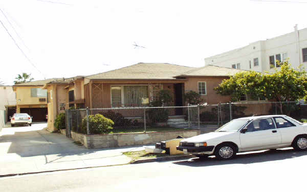 4418-4420 Burns Ave in Los Angeles, CA - Building Photo - Building Photo