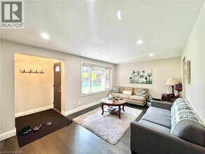 279 Sandowne Dr in Waterloo, ON - Building Photo - Building Photo