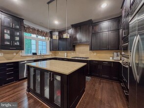 2137 Royal Lodge Dr in Falls Church, VA - Building Photo - Building Photo