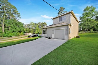 505 Navajo Dr in Montgomery, TX - Building Photo - Building Photo
