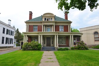 6 Riverside Drive, Binghamton NY in Binghamton, NY - Building Photo - Interior Photo