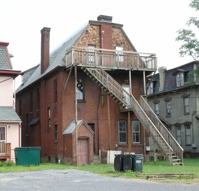 721 W 3rd St in Williamsport, PA - Foto de edificio - Building Photo