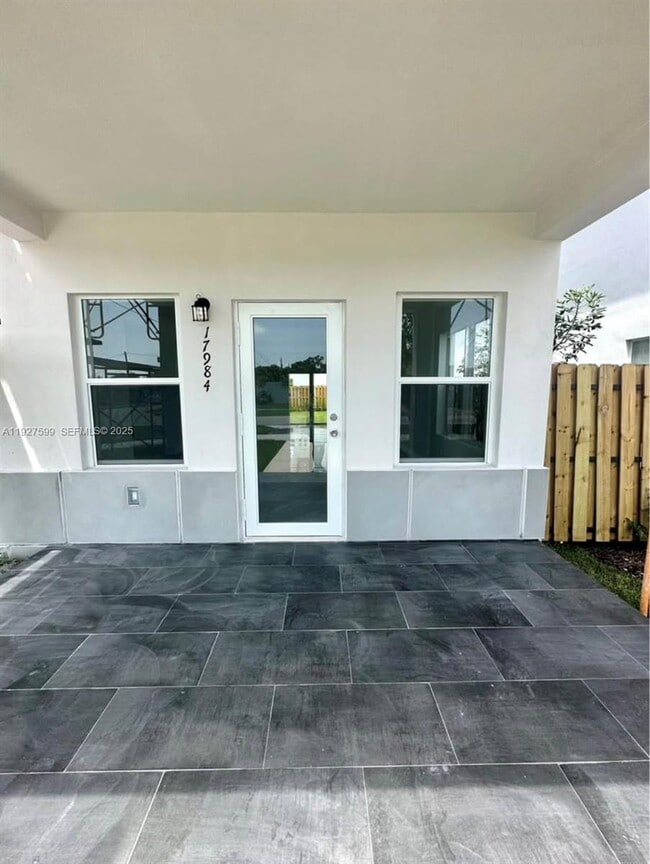 17984 SW 105th Ave in Miami, FL - Building Photo - Building Photo