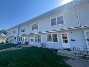 124 Locust St, Unit 124 Locust in Waterloo, IA - Building Photo - Building Photo