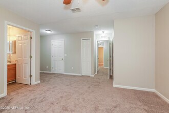 8121 Oden Ave in Jacksonville, FL - Foto de edificio - Building Photo