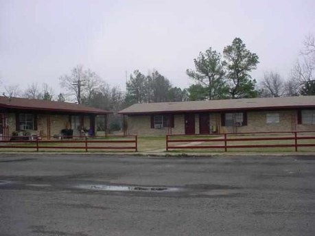 N Front St in Detroit, TX - Foto de edificio - Building Photo