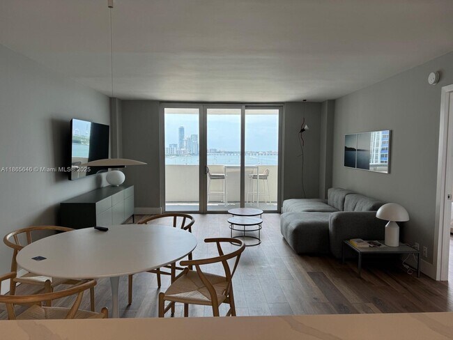 5 Island Ave in Miami Beach, FL - Building Photo - Building Photo