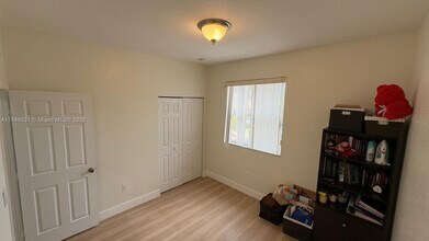 949 NE 42nd Ave in Homestead, FL - Building Photo - Building Photo