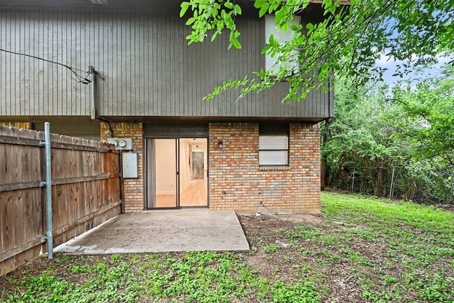 2101 Mistletoe Ave