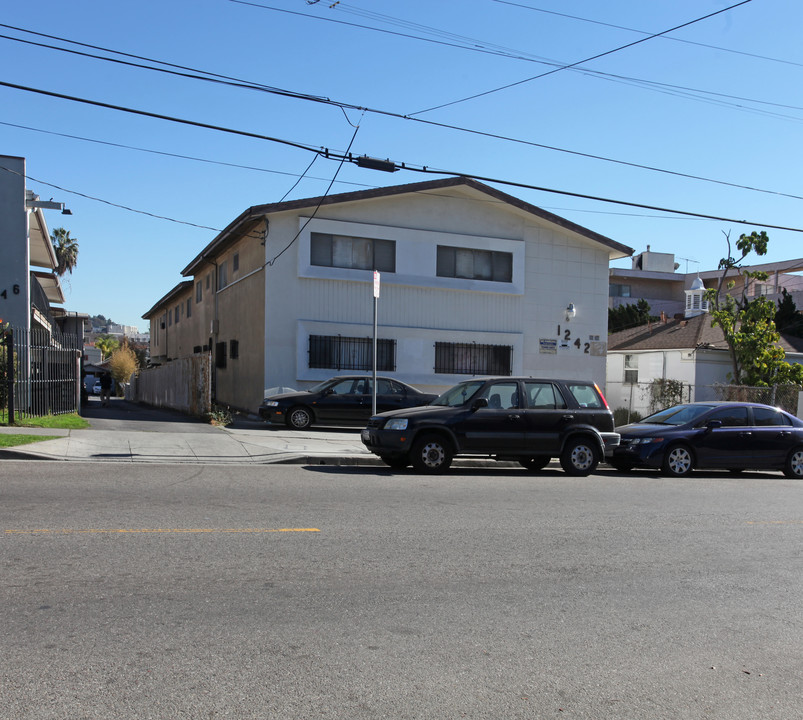 1242 N Edgemont St in Los Angeles, CA - Foto de edificio