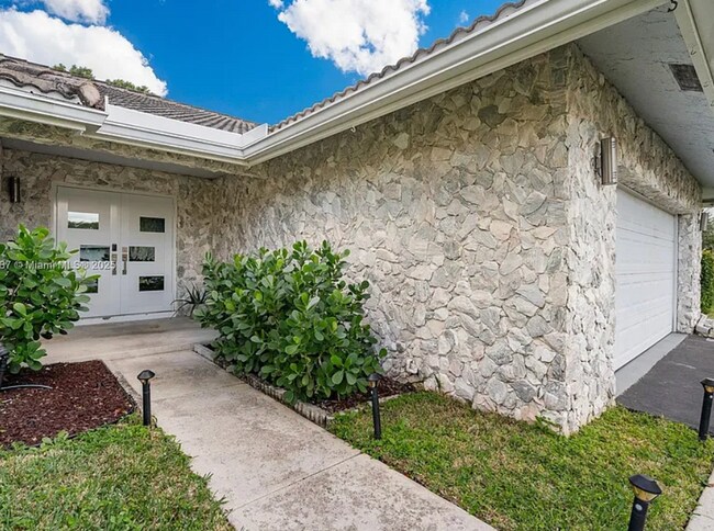 5036 NW 66th Ln in Coral Springs, FL - Foto de edificio - Building Photo