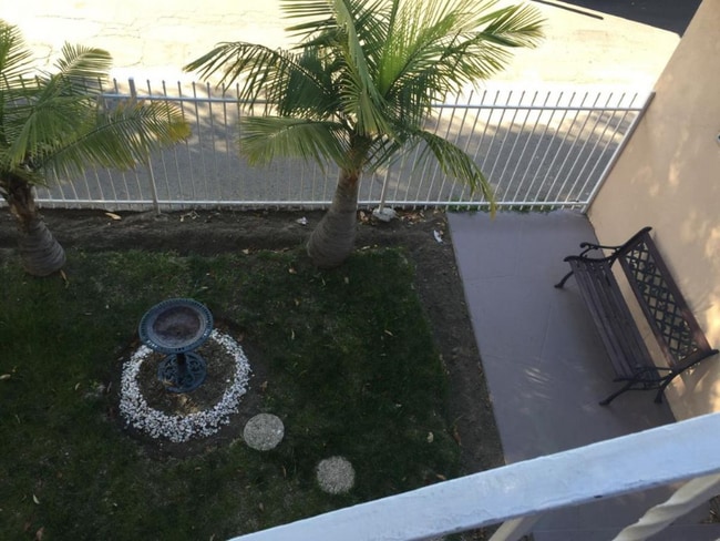 5921 Cahuenga Blvd in Los Angeles, CA - Building Photo - Building Photo