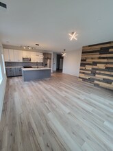 302 W Liberty Dr-Unit -405 in Wheaton, IL - Building Photo - Building Photo