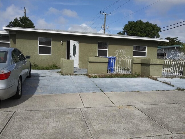 2701 NW 21st St in Fort Lauderdale, FL - Building Photo - Building Photo