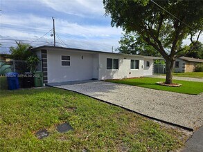 716 NW 14th Way in Fort Lauderdale, FL - Building Photo - Building Photo