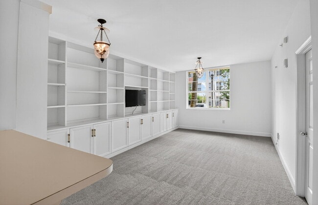 property at 630 S Sapodilla Ave