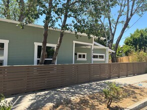 Newly renovated 2 bedroom 2 bathroom in a great location in Los Angeles, CA - Building Photo - Building Photo