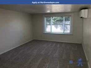 744 Beall Ln in Central Point, OR - Building Photo - Building Photo