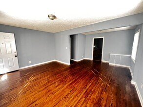 1915 Garrs Ln in Louisville, KY - Building Photo - Building Photo