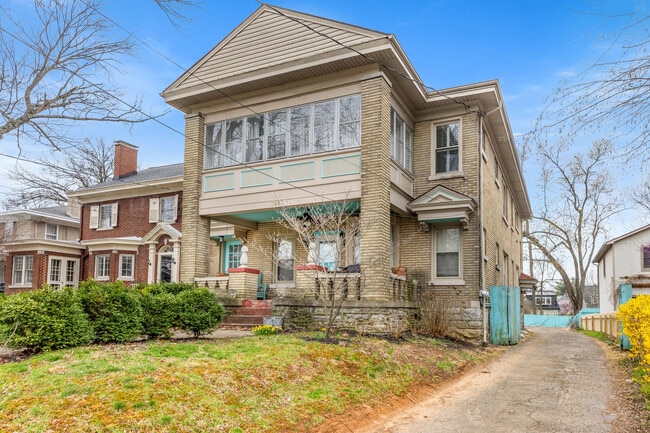 1056-1058 Fontaine Rd