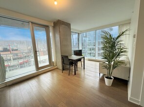 1155 Rue de la Montagne in Montréal, QC - Building Photo - Building Photo