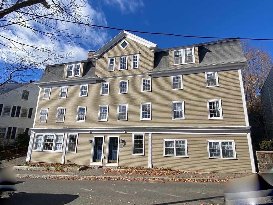 50 Union St in Manchester by the Sea, MA - Building Photo