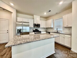 8116 Ramsburg Dr in Charlotte, NC - Building Photo - Building Photo