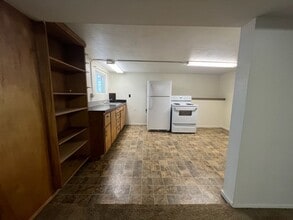 2524 NE Division St in Bend, OR - Building Photo - Building Photo