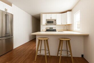 1338 W Hollywood Ave in Chicago, IL - Building Photo - Building Photo