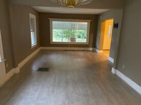 1055 Murray Ave in Akron, OH - Building Photo