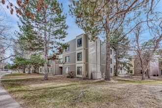 2525 S Dayton Way in Denver, CO - Building Photo - Building Photo