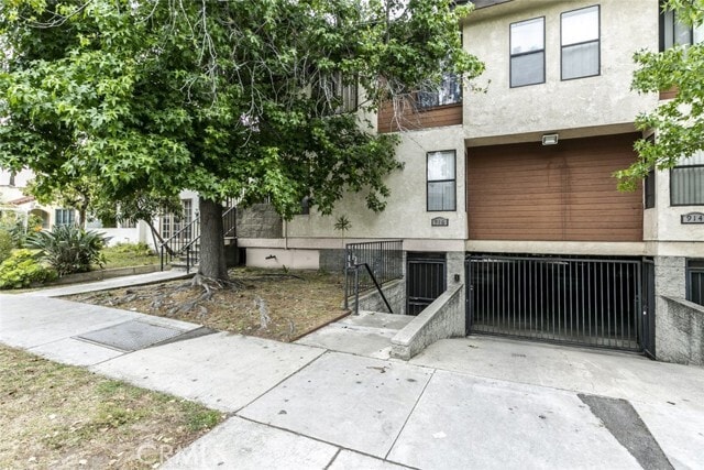 914 E Elk Ave