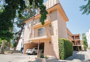 15339 Weddington St in Sherman Oaks, CA - Building Photo
