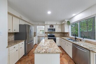 10 Glorybower Ct in Spring, TX - Building Photo - Building Photo