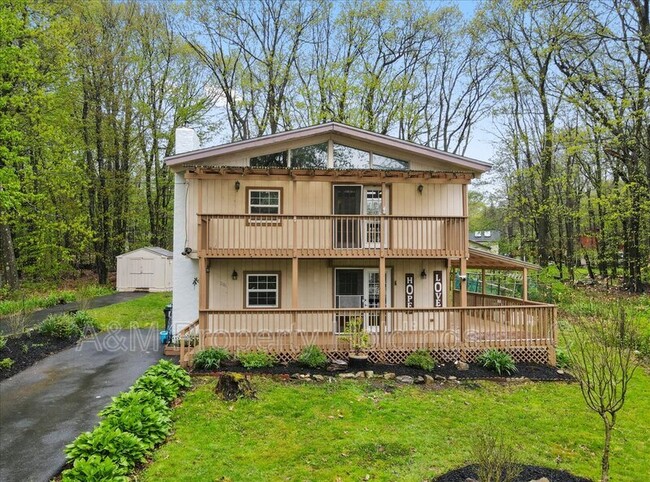 206 Palomino Pl in Tobyhanna, PA - Foto de edificio - Building Photo