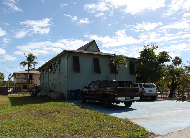 100 Bay Mar Dr in Ft. Myers, FL - Building Photo - Building Photo