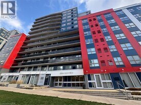 258B Sunview St in Waterloo, ON - Building Photo