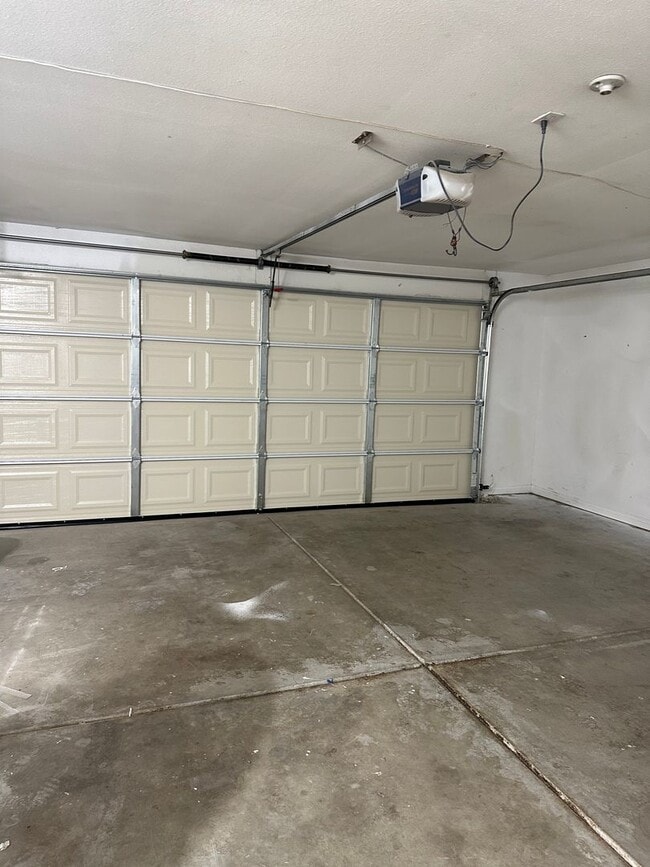 18809 Willow St in Hesperia, CA - Building Photo - Building Photo