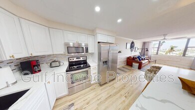 5855 Midnight Pass Rd in Siesta Key, FL - Building Photo - Building Photo