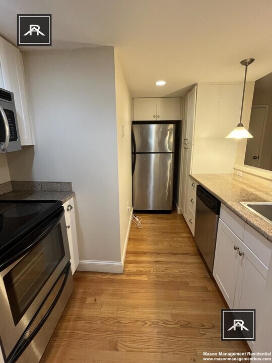 319 St Paul St in Brookline, MA - Building Photo