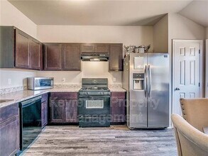 805 Hallow Oak Ct in Midwest City, OK - Building Photo - Building Photo