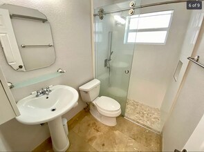 9457 SW 51st Pl in Cooper City, FL - Foto de edificio - Building Photo
